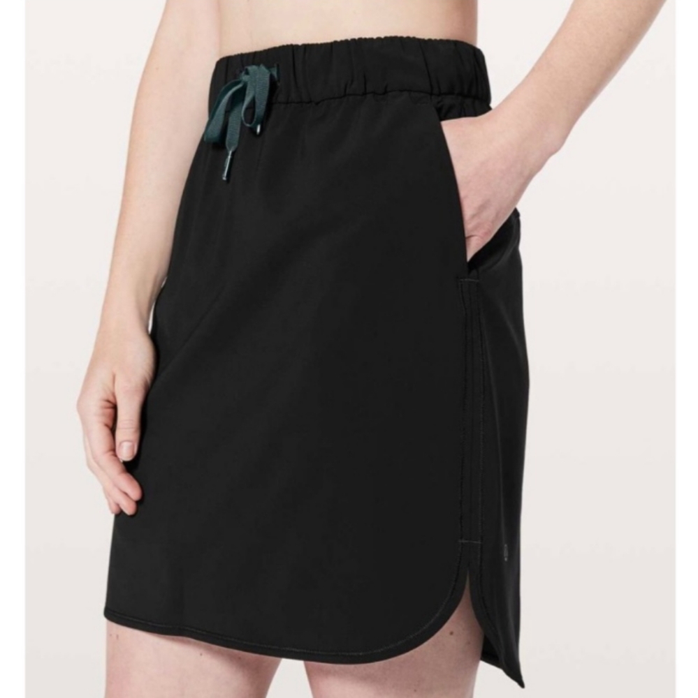 ✨HP✨CLUB MONACO 💯% Silk "Sporty" Skirt - Picture 3 of 10